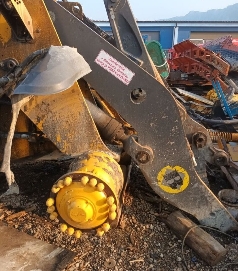Volvo L120H - Колесен товарач: снимка 2 Volvo L120H - Колесен товарач: снимка 2