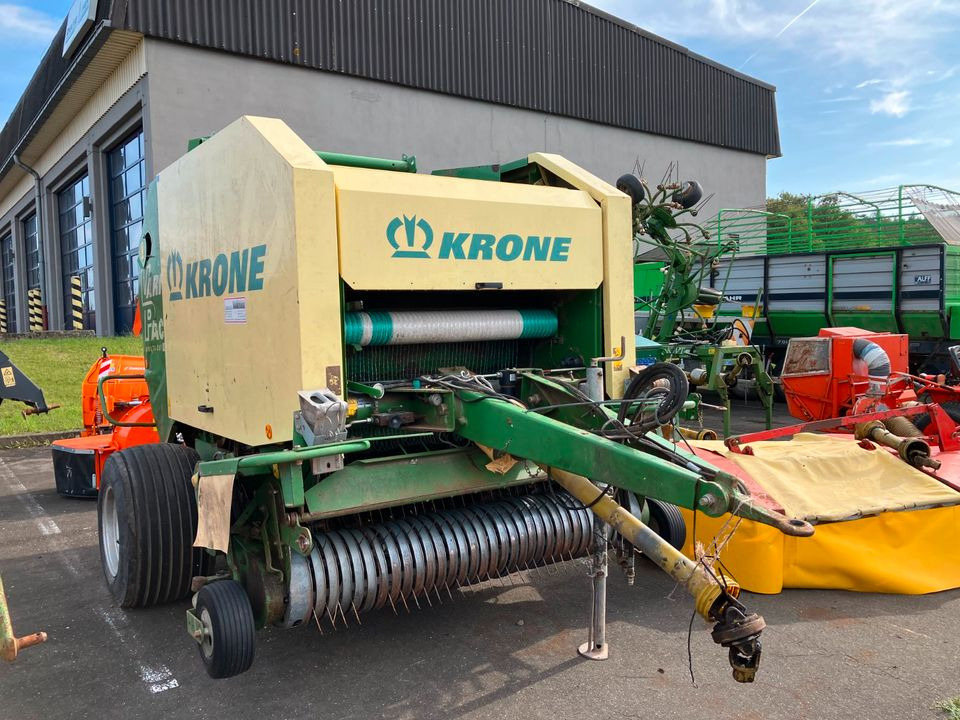 Krone Rundballenpresse VP 1500 MC Schneidwerk Netzbindung - Рулонна сламопреса: снимка 1 Krone Rundballenpresse VP 1500 MC Schneidwerk Netzbindung - Рулонна сламопреса: снимка 1