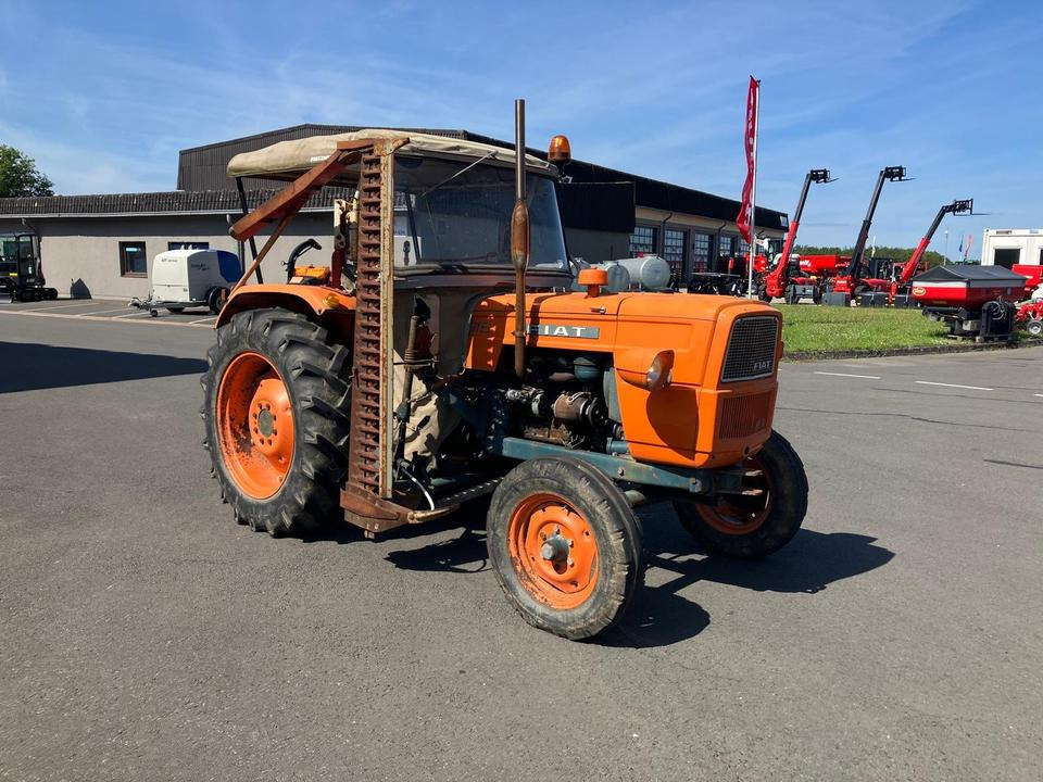 Traktor Fiat 315 Oldtimer mit Mähwerk Baujahr 1968 - Трактор: снимка 1 Traktor Fiat 315 Oldtimer mit Mähwerk Baujahr 1968 - Трактор: снимка 1
