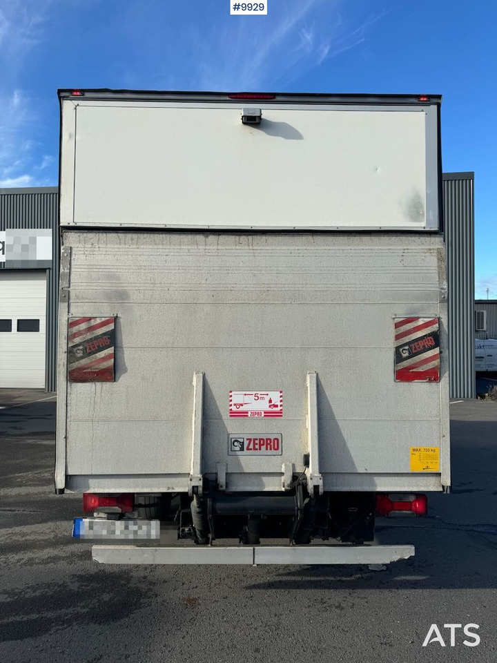 Лекотоварен автомобил фургон Box Truck Iveco Daily with Tail Lift: снимка 9