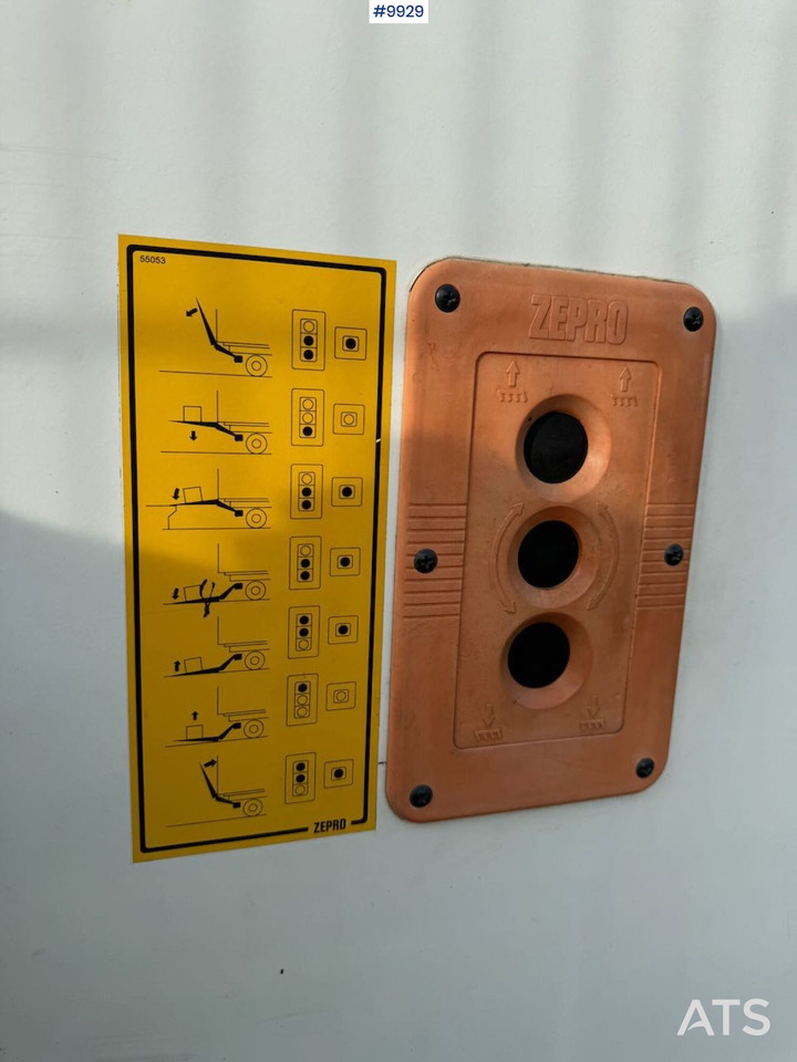 Лекотоварен автомобил фургон Box Truck Iveco Daily with Tail Lift: снимка 20