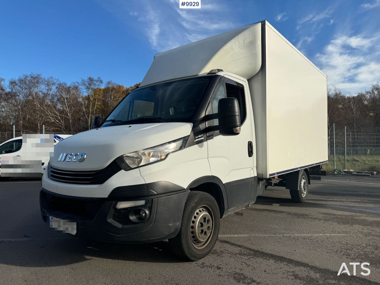 Лекотоварен автомобил фургон Box Truck Iveco Daily with Tail Lift: снимка 12