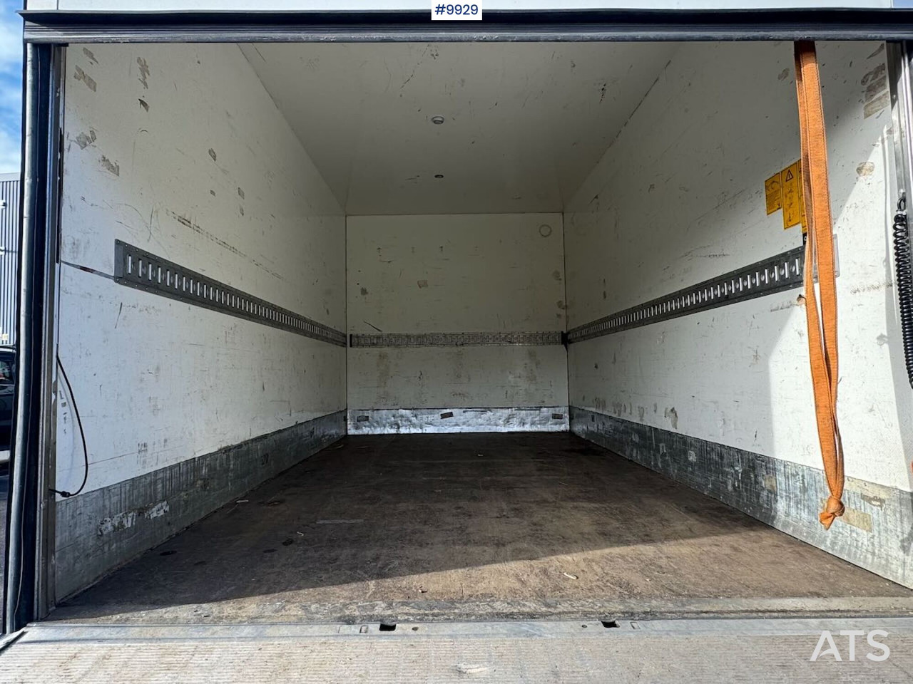 Лекотоварен автомобил фургон Box Truck Iveco Daily with Tail Lift: снимка 5