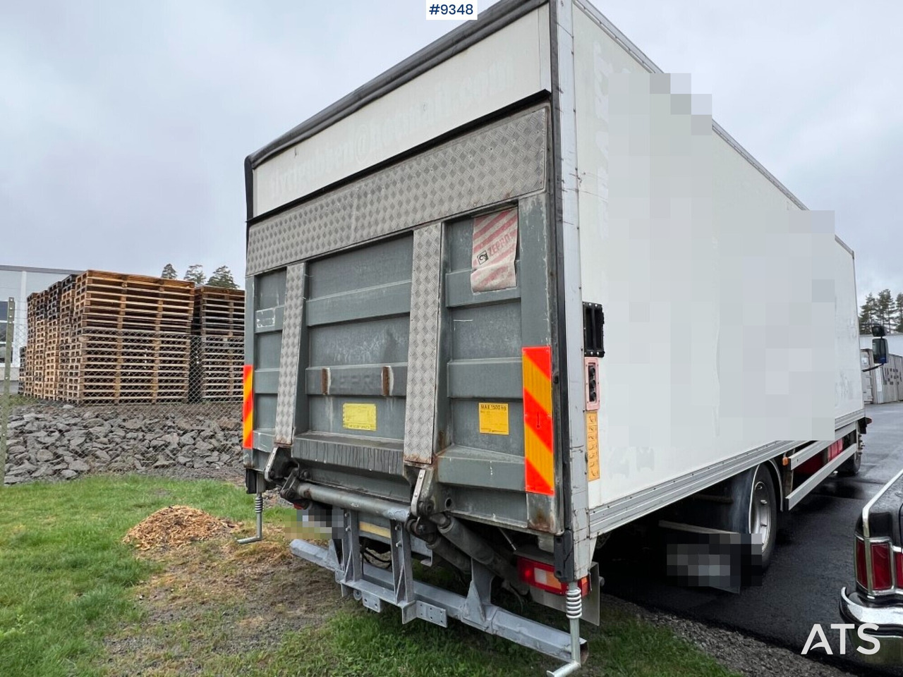 Box Truck Volvo FL6 4X2 with tail lift - Камион фургон: снимка 4 Box Truck Volvo FL6 4X2 with tail lift - Камион фургон: снимка 4