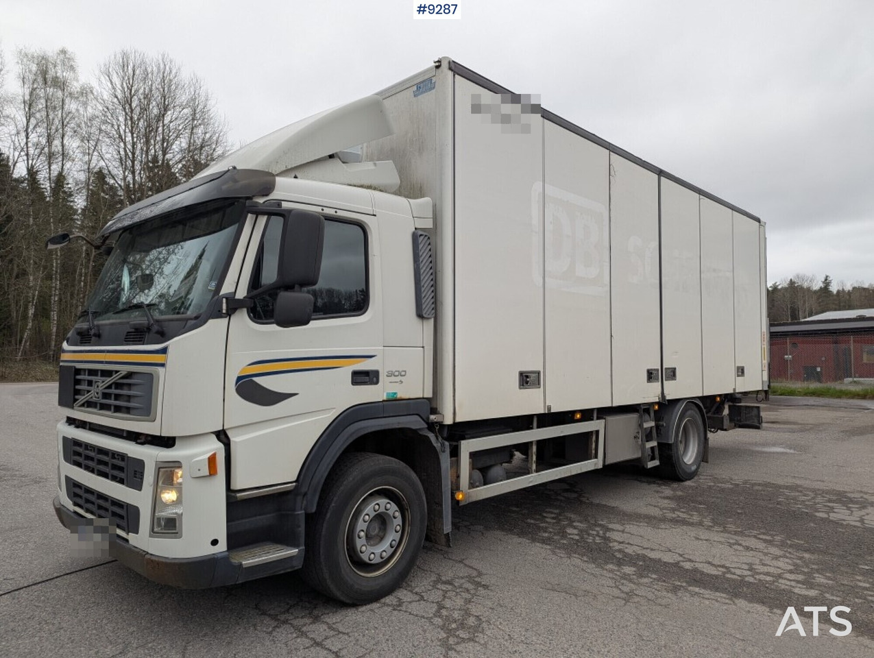 Box Truck with tail lift Volvo FM300 4X2 (See Video) - Камион фургон: снимка 1 Box Truck with tail lift Volvo FM300 4X2 (See Video) - Камион фургон: снимка 1