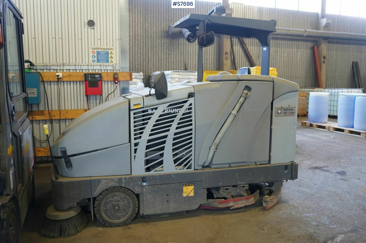 Cleaning machine Nilfisk CR1200 rep.object - Мотометачна машина: снимка 1 Cleaning machine Nilfisk CR1200 rep.object - Мотометачна машина: снимка 1