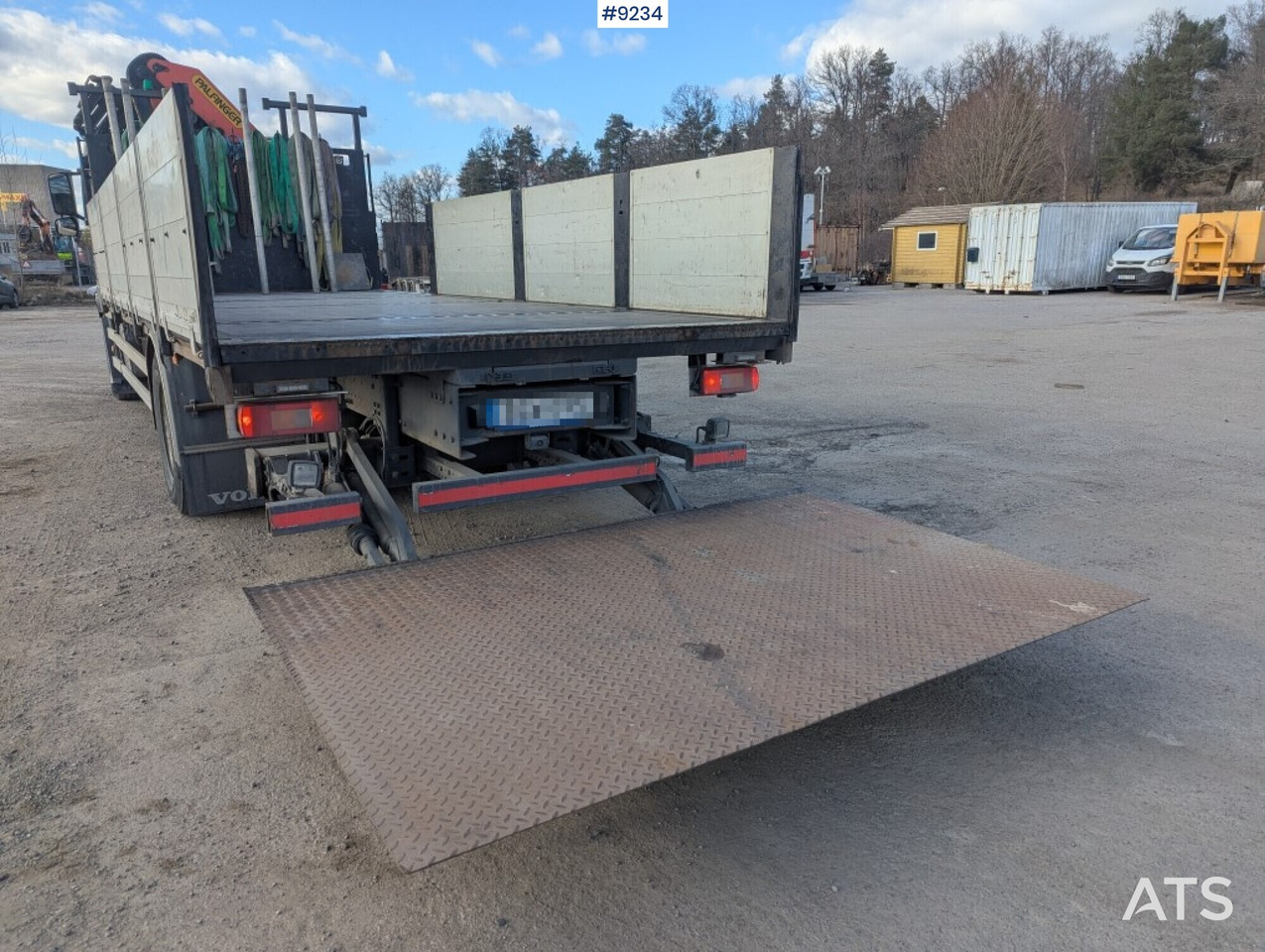 Crane Truck Volvo FM 330 4X2 with tail lift - Бордови камион, Камион с кран: снимка 3 Crane Truck Volvo FM 330 4X2 with tail lift - Бордови камион, Камион с кран: снимка 3