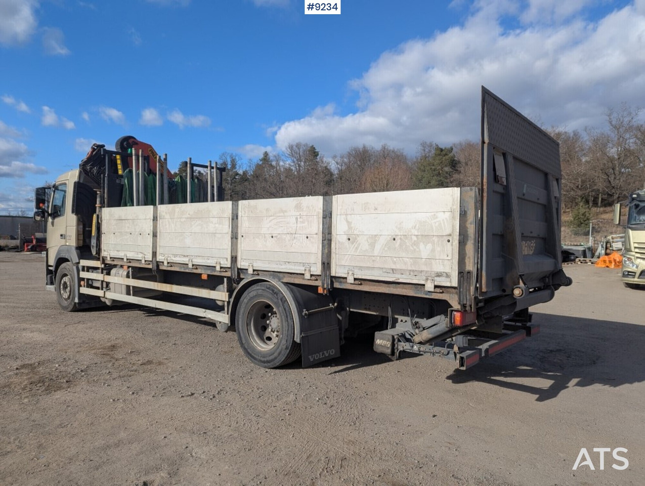 Crane Truck Volvo FM 330 4X2 with tail lift - Бордови камион, Камион с кран: снимка 4 Crane Truck Volvo FM 330 4X2 with tail lift - Бордови камион, Камион с кран: снимка 4