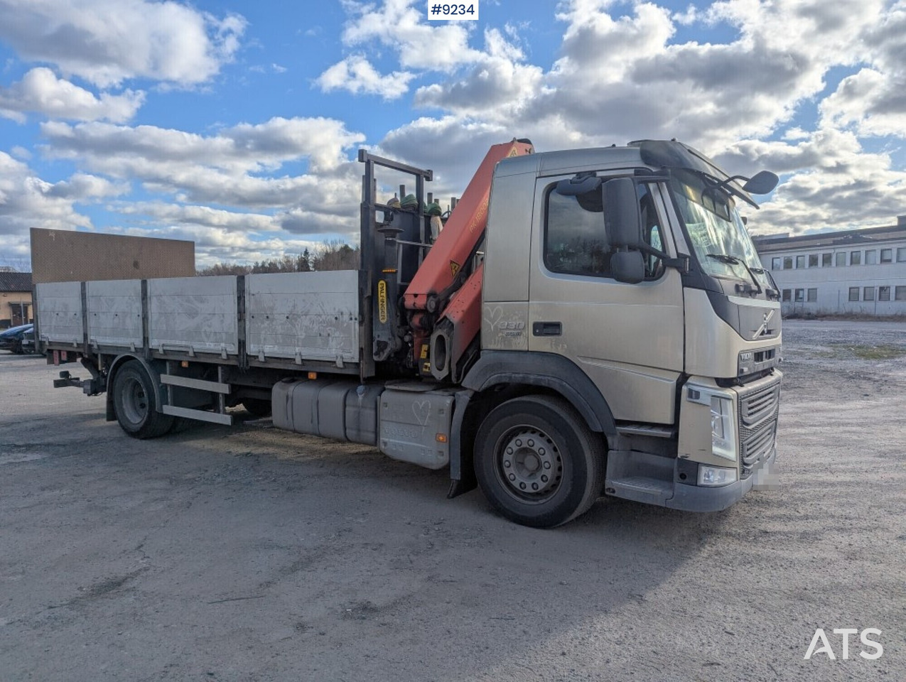 Crane Truck Volvo FM 330 4X2 with tail lift - Бордови камион, Камион с кран: снимка 2 Crane Truck Volvo FM 330 4X2 with tail lift - Бордови камион, Камион с кран: снимка 2