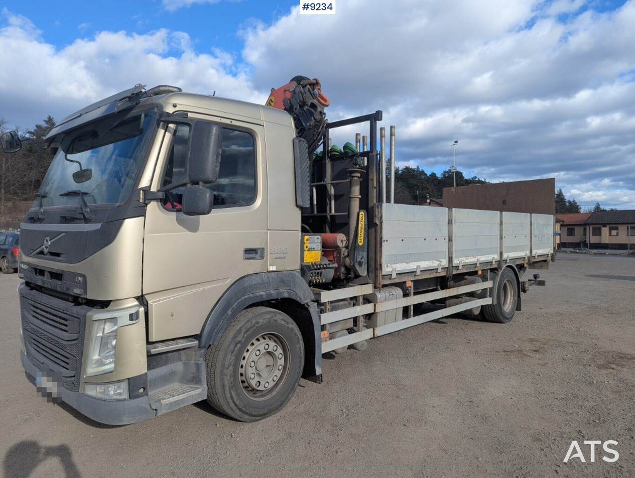 Crane Truck Volvo FM 330 4X2 with tail lift - Бордови камион, Камион с кран: снимка 1 Crane Truck Volvo FM 330 4X2 with tail lift - Бордови камион, Камион с кран: снимка 1