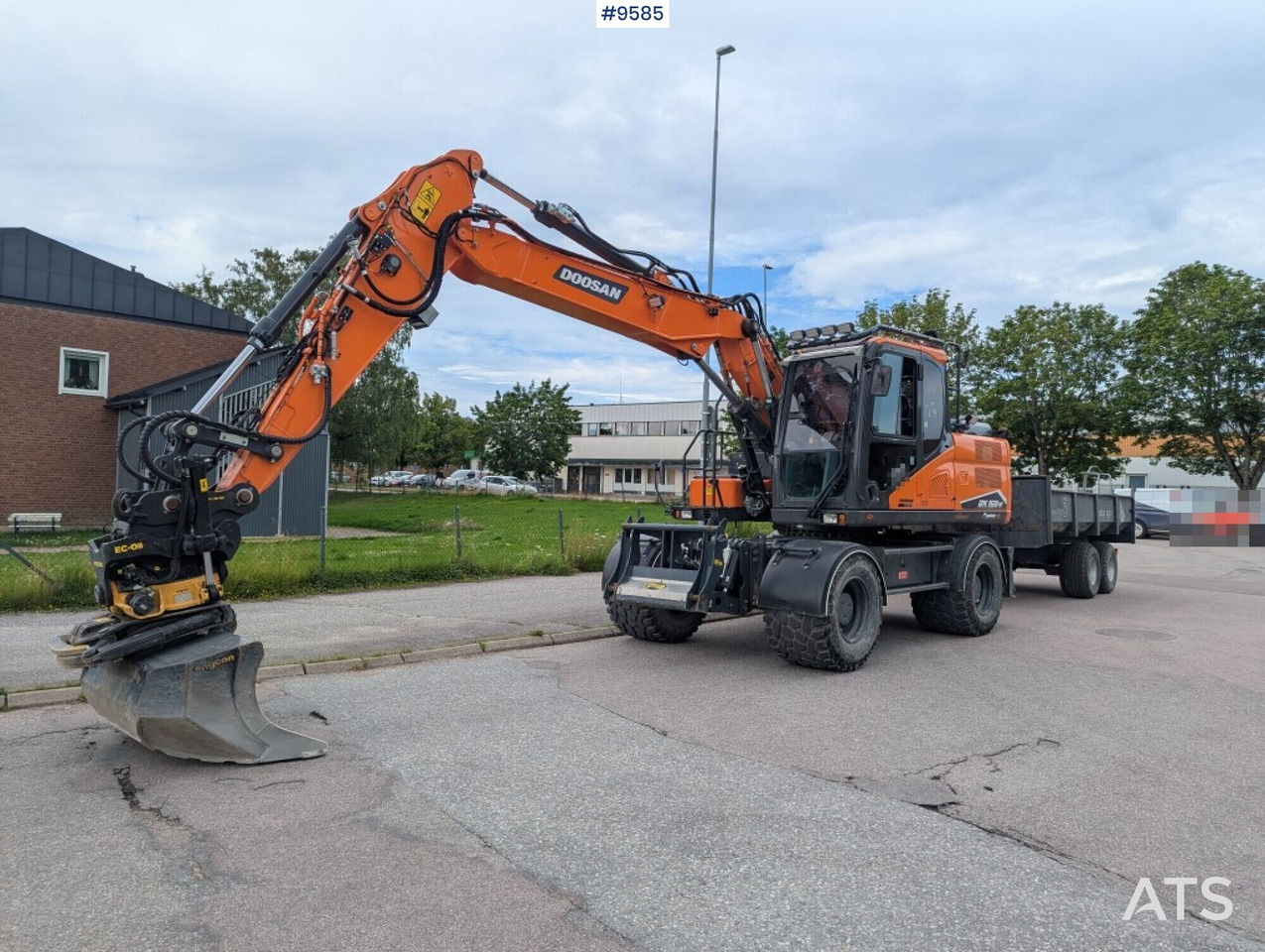 Excavator Doosan DX160W-7 with tipper (SEE VIDEO) - Колесен багер: снимка 1 Excavator Doosan DX160W-7 with tipper (SEE VIDEO) - Колесен багер: снимка 1