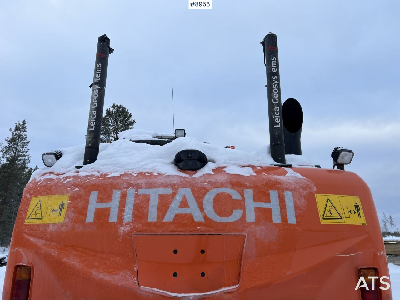 Hitachi ZX 170 W Wheeled excavator with tipper wagon and attachments - Колесен багер: снимка 5 Hitachi ZX 170 W Wheeled excavator with tipper wagon and attachments - Колесен багер: снимка 5