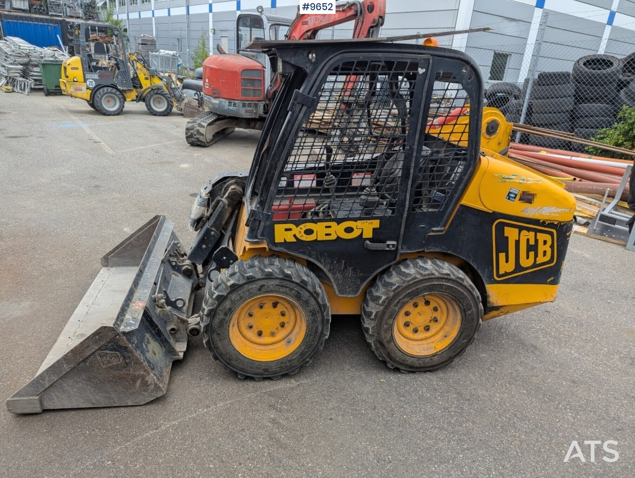 Компактен товарач JCB Robot 160 tool carrier with grading bucket: снимка 1