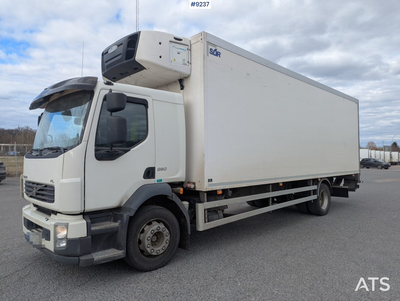 Refrigerated Box truck Volvo FL 260 4X2 with tail lift (SEE VIDEO) - Рефрижератор камион: снимка 1 Refrigerated Box truck Volvo FL 260 4X2 with tail lift (SEE VIDEO) - Рефрижератор камион: снимка 1