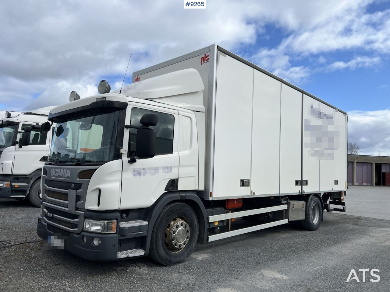 Scania P250 Box truck with tailgate lift - Камион фургон: снимка 1 Scania P250 Box truck with tailgate lift - Камион фургон: снимка 1