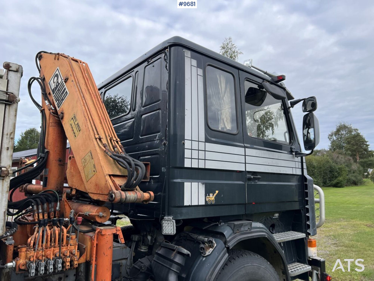 Scania R93 HL 6X2 with Hiab crane and plow mount - Бордови камион, Камион с кран: снимка 4 Scania R93 HL 6X2 with Hiab crane and plow mount - Бордови камион, Камион с кран: снимка 4