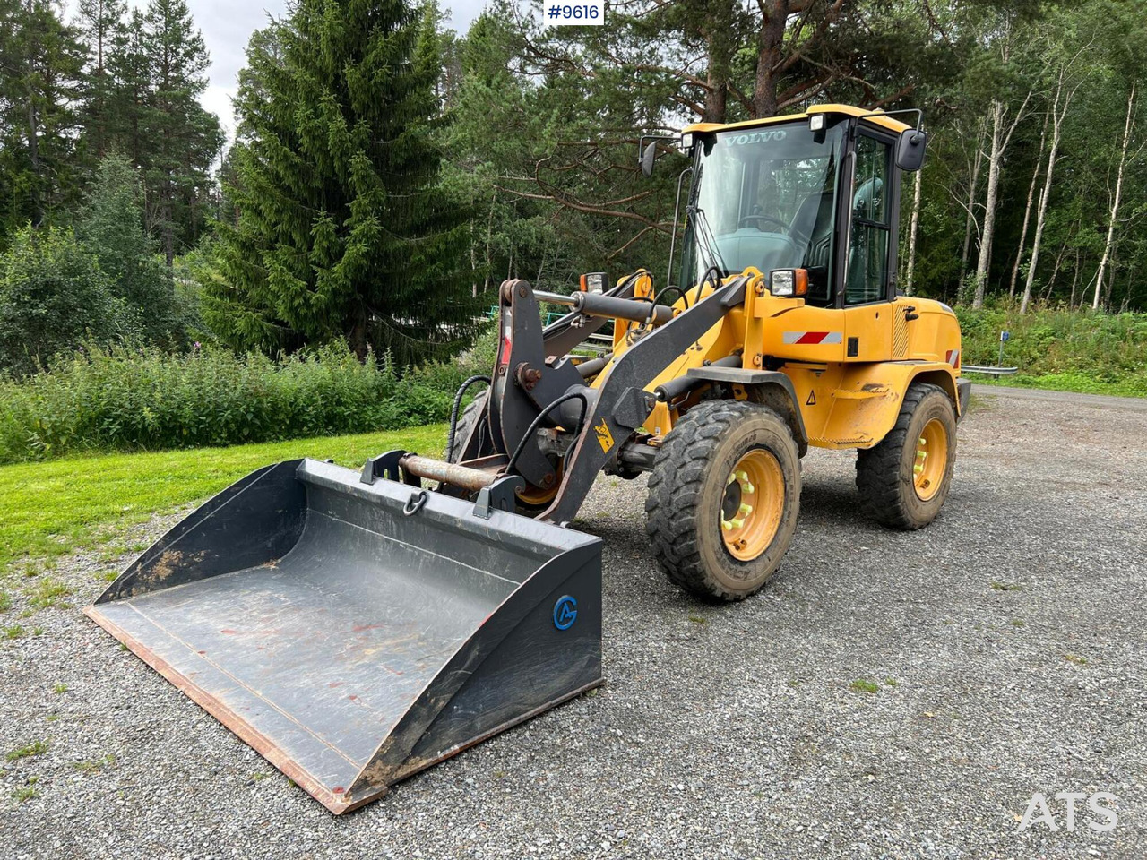 Volvo L30 G Wheel Loader with Attachments (VIDEO) - Колесен товарач: снимка 1 Volvo L30 G Wheel Loader with Attachments (VIDEO) - Колесен товарач: снимка 1