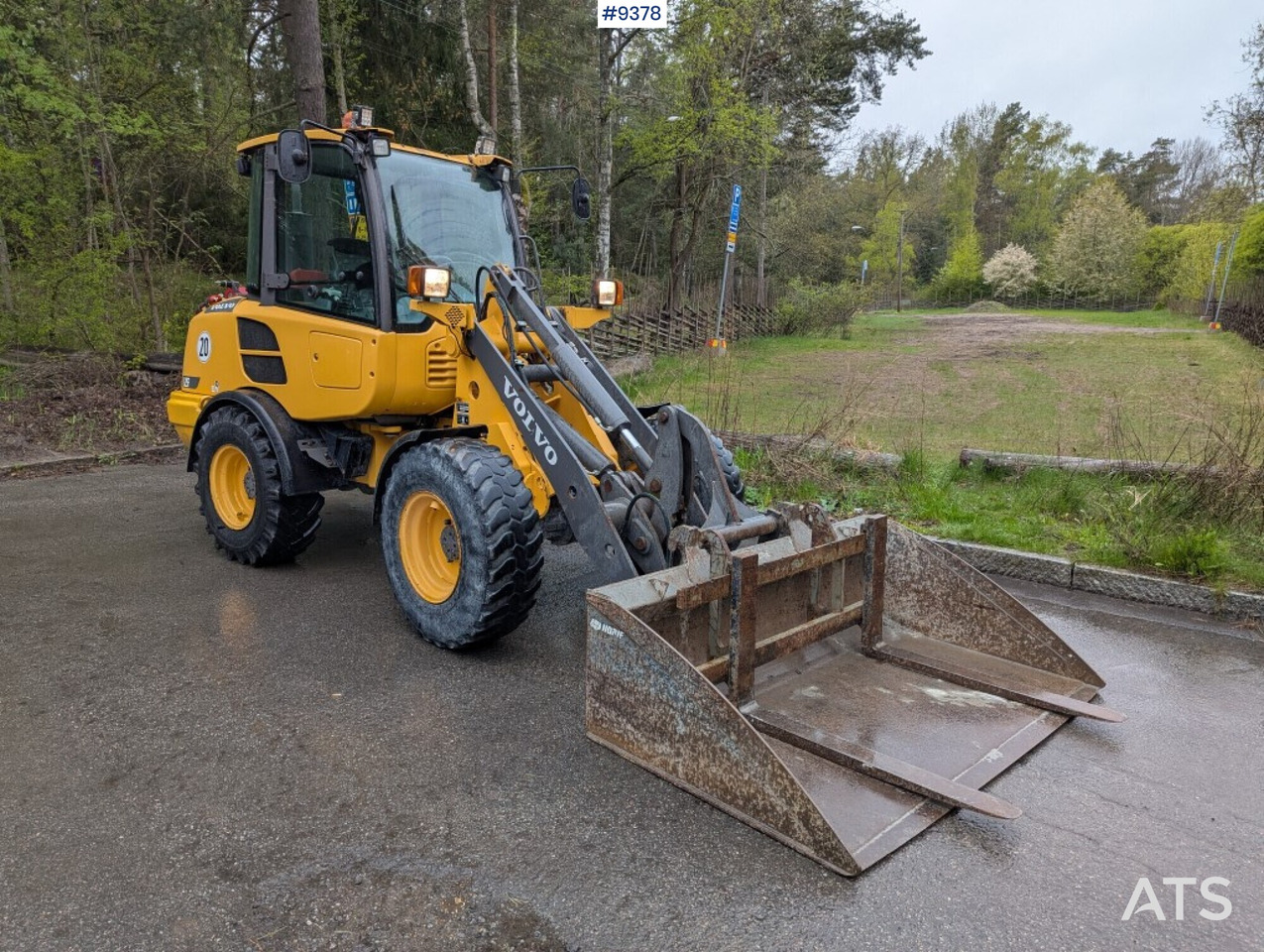 Wheel loader Volvo L25F with attachments (SEE VIDEO) - Колесен товарач: снимка 1 Wheel loader Volvo L25F with attachments (SEE VIDEO) - Колесен товарач: снимка 1