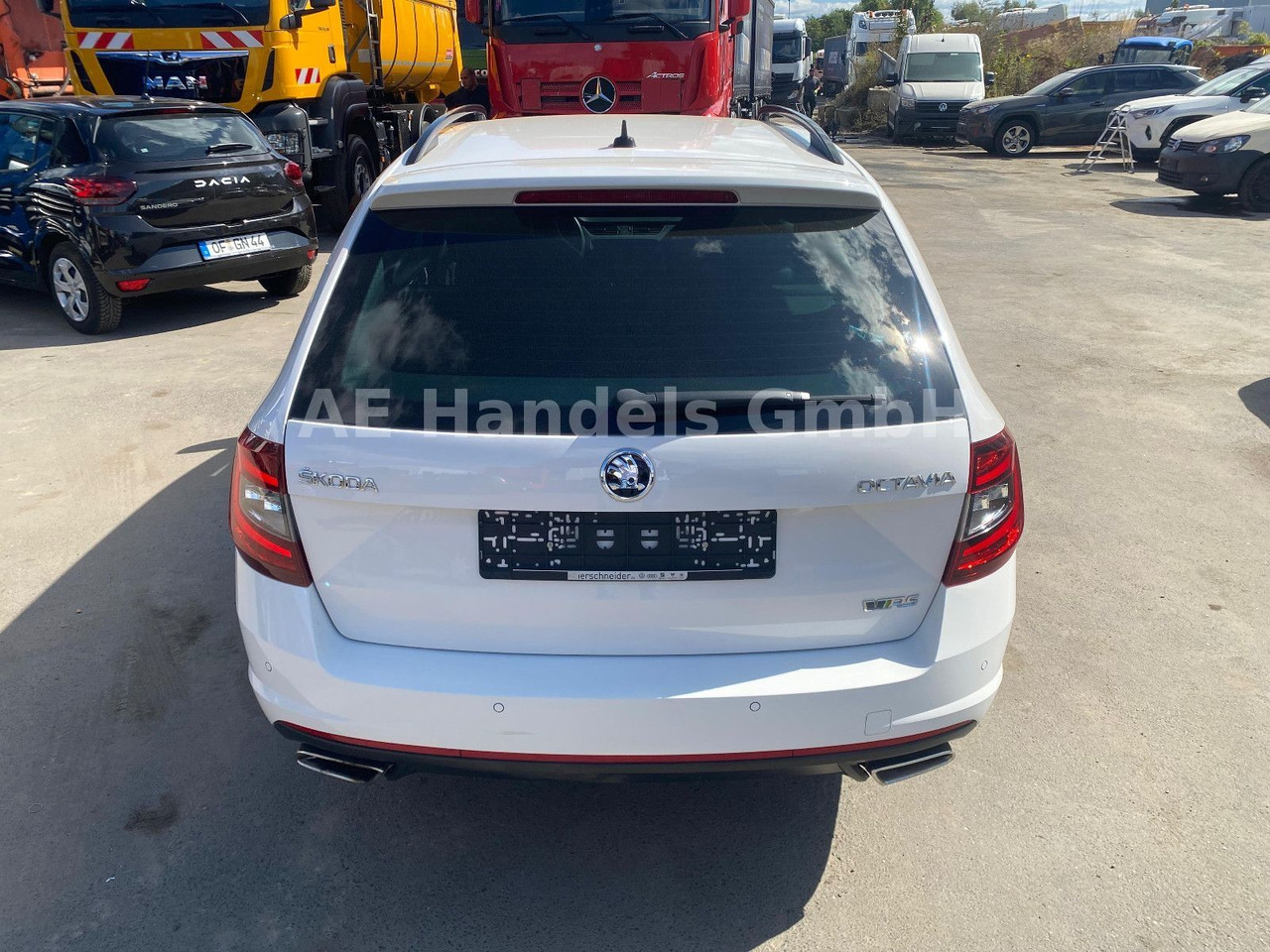 Skoda Octavia VRS Kombi 2.0 TDI *ACC/PDC/LED/1.Hand/HU - Комби: снимка 4 Skoda Octavia VRS Kombi 2.0 TDI *ACC/PDC/LED/1.Hand/HU - Комби: снимка 4