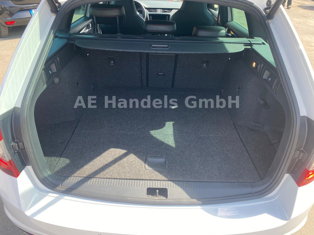 Skoda Octavia VRS Kombi 2.0 TDI *ACC/PDC/LED/1.Hand/HU - Комби: снимка 5 Skoda Octavia VRS Kombi 2.0 TDI *ACC/PDC/LED/1.Hand/HU - Комби: снимка 5