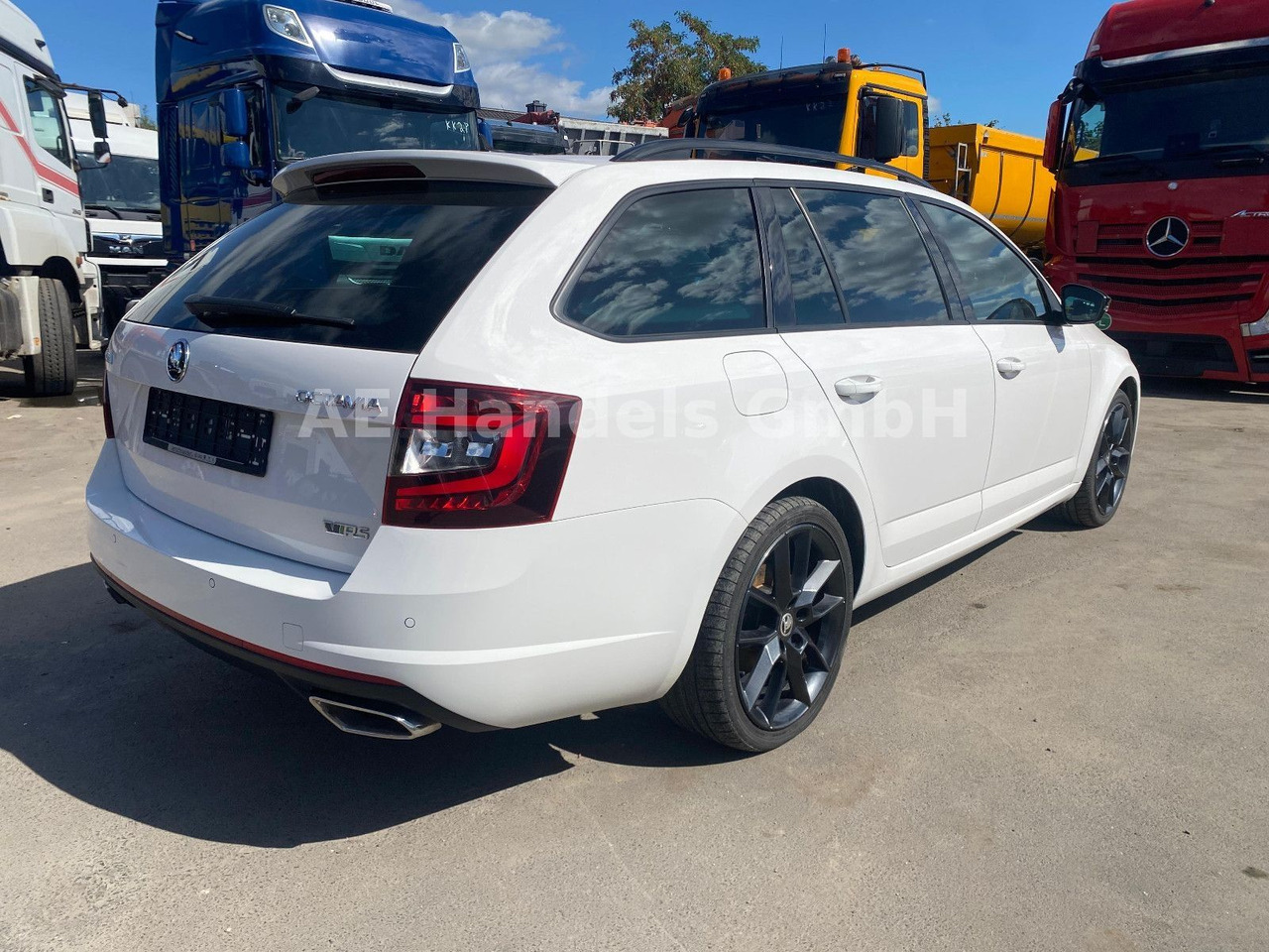 Skoda Octavia VRS Kombi 2.0 TDI *ACC/PDC/LED/1.Hand/HU - Комби: снимка 3 Skoda Octavia VRS Kombi 2.0 TDI *ACC/PDC/LED/1.Hand/HU - Комби: снимка 3