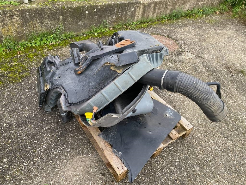 Трактор Deutz-fahr AGROTRON 610TTV / Carte Grise Française endommagé: снимка 13