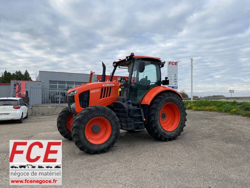 Kubota M6121 Carte Grise Française endommagé  - Трактор: снимка 1 Kubota M6121 Carte Grise Française endommagé  - Трактор: снимка 1