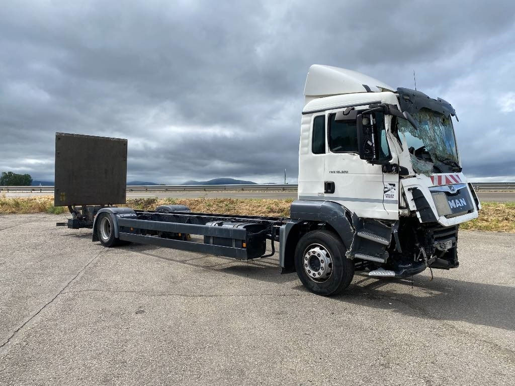 MAN TGS 18.320 *VENDU SANS MOTEUR NI BOITE DE VITESSE*  - Шаси кабина: снимка 3 MAN TGS 18.320 *VENDU SANS MOTEUR NI BOITE DE VITESSE*  - Шаси кабина: снимка 3