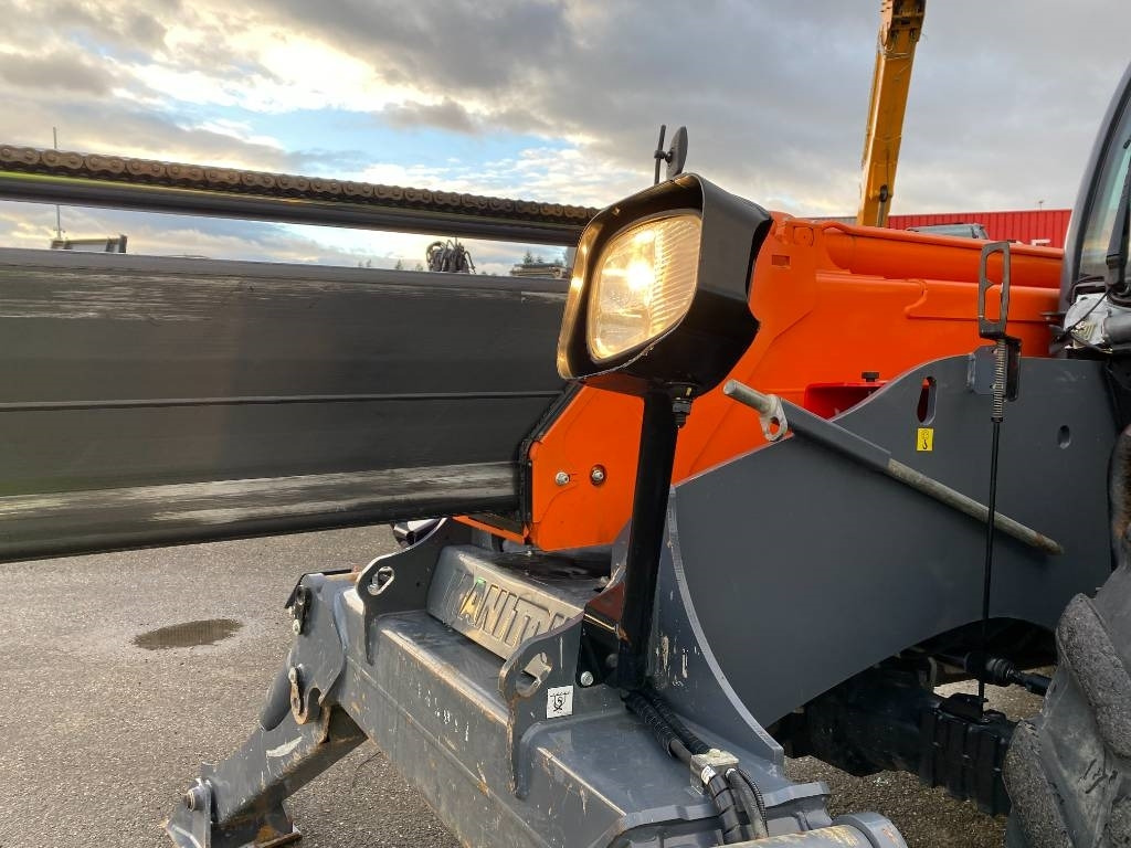 Телескопичен товарач Manitou MT1840easy 75D ST5S1 Model 2021 endommagé: снимка 10 Телескопичен товарач Manitou MT1840easy 75D ST5S1 Model 2021 endommagé: снимка 10