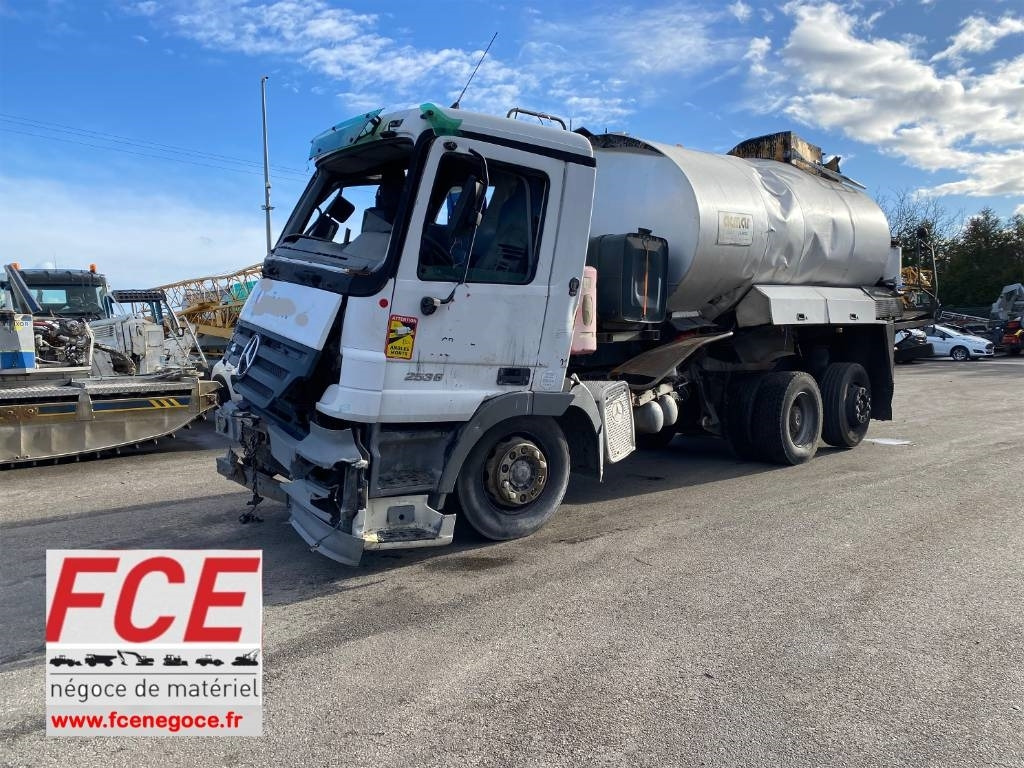 Mercedes-Benz ACTROS Mp2 2536/6x2 BVM -ACMAR CRAON Z12341 - Камион цистерна: снимка 1 Mercedes-Benz ACTROS Mp2 2536/6x2 BVM -ACMAR CRAON Z12341 - Камион цистерна: снимка 1