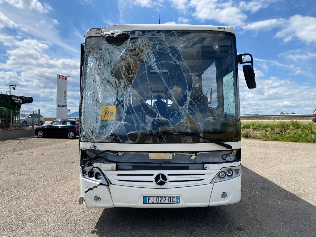 Mercedes-Benz INTOURO Court 220Kws/Boite Manuelle endommagé - Градски автобус: снимка 2 Mercedes-Benz INTOURO Court 220Kws/Boite Manuelle endommagé - Градски автобус: снимка 2