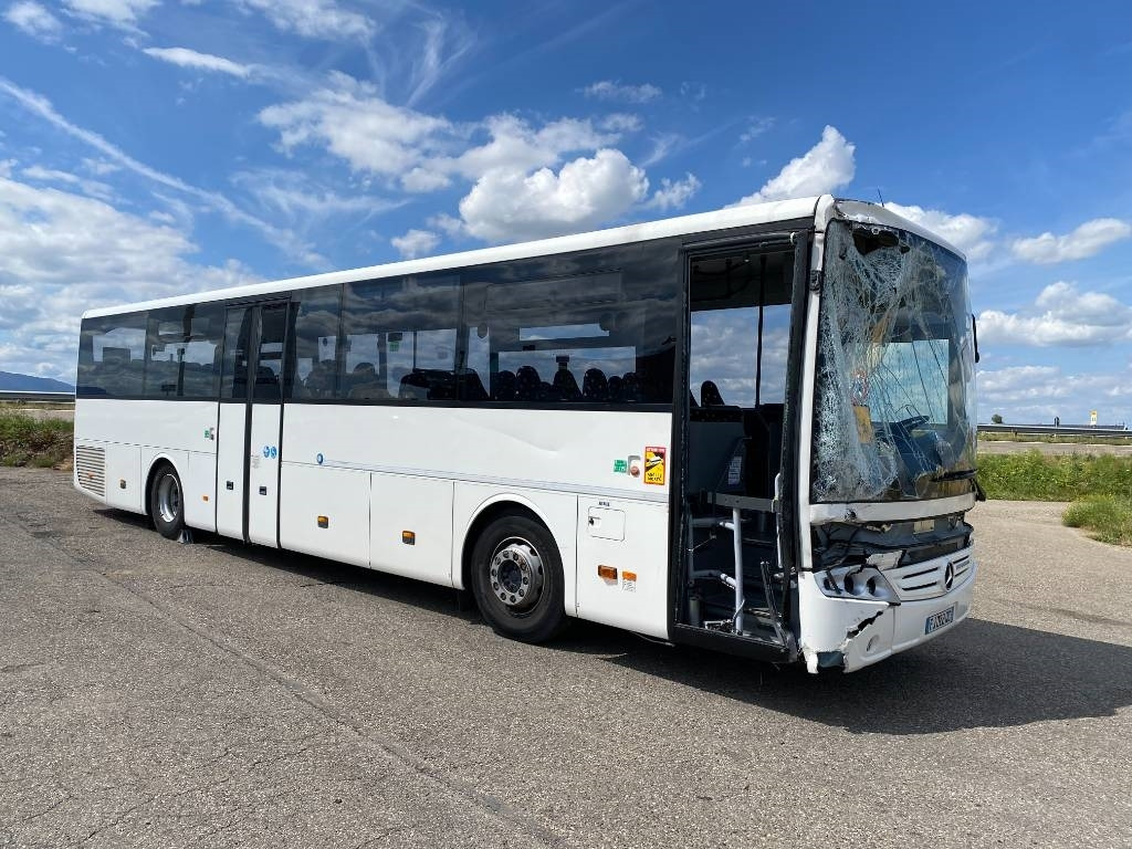 Mercedes-Benz INTOURO Court 220Kws/Boite Manuelle endommagé - Междуградски автобус: снимка 3 Mercedes-Benz INTOURO Court 220Kws/Boite Manuelle endommagé - Междуградски автобус: снимка 3