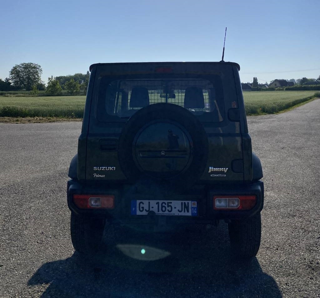 Suzuki JIMNY 1.5i 102/AllGrip endommagé - Лек автомобил: снимка 5 Suzuki JIMNY 1.5i 102/AllGrip endommagé - Лек автомобил: снимка 5