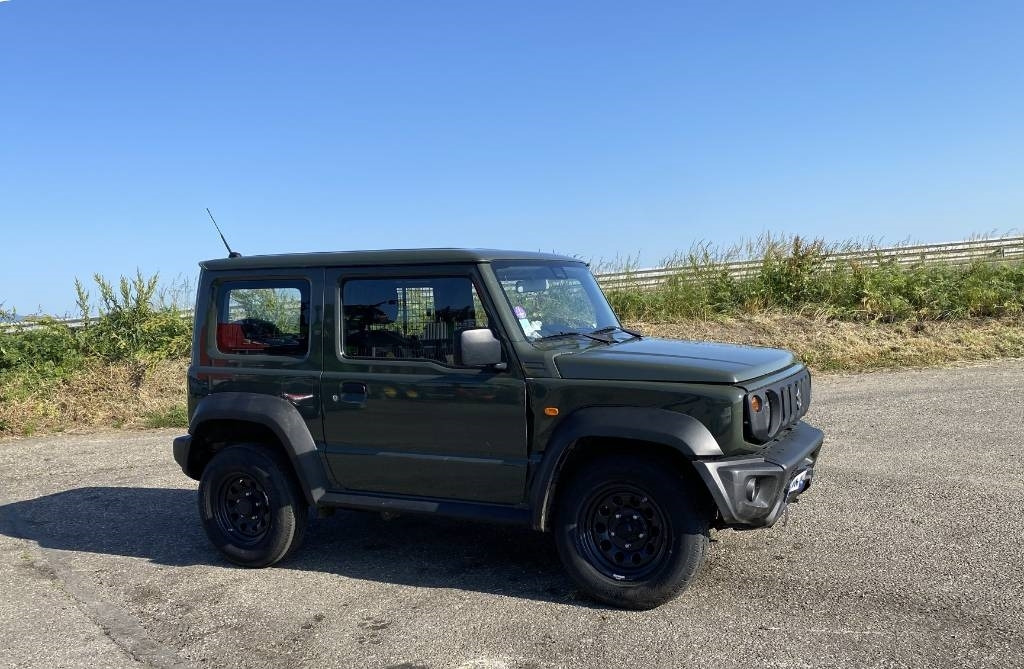 Suzuki JIMNY 1.5i 102/AllGrip endommagé - Лек автомобил: снимка 3 Suzuki JIMNY 1.5i 102/AllGrip endommagé - Лек автомобил: снимка 3