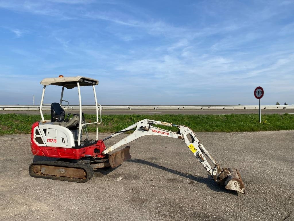 Takeuchi TB 216 /1er Main endommagée - Мини багер: снимка 3 Takeuchi TB 216 /1er Main endommagée - Мини багер: снимка 3