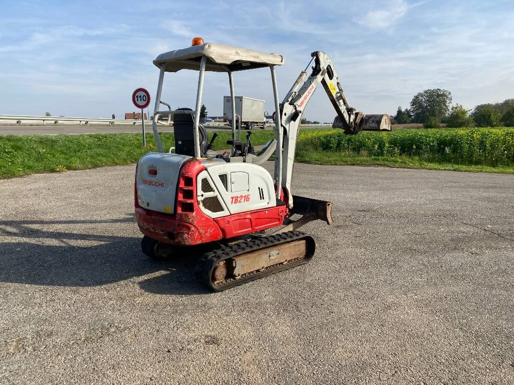 Takeuchi TB 216 /1er Main endommagée - Мини багер: снимка 4 Takeuchi TB 216 /1er Main endommagée - Мини багер: снимка 4