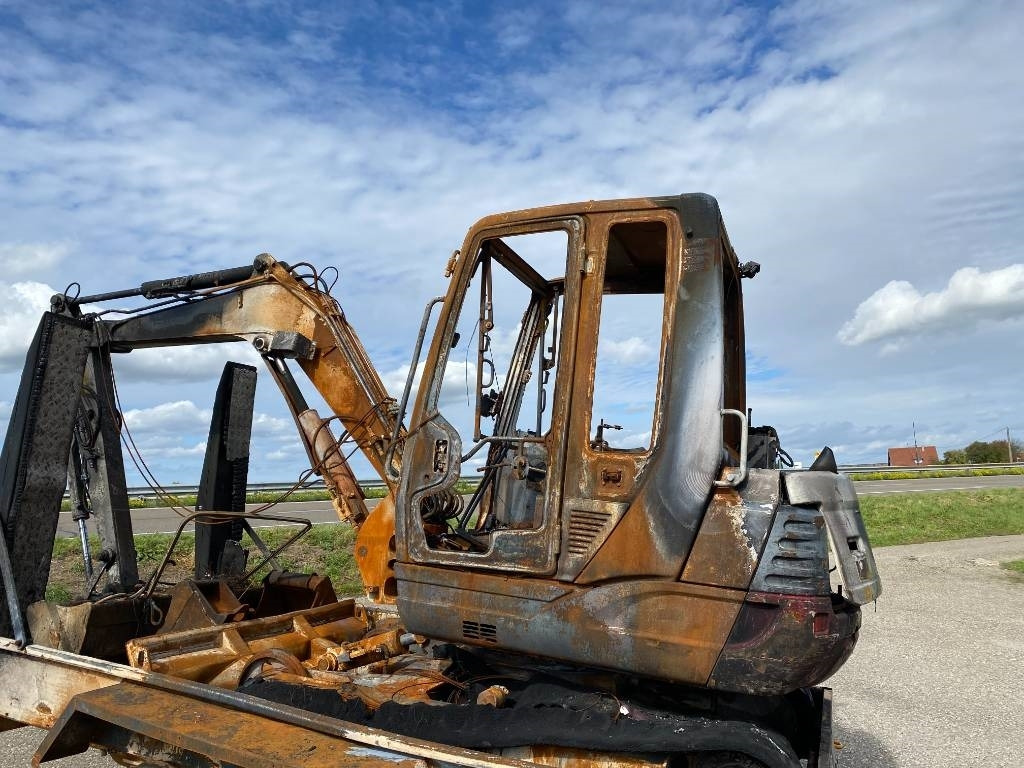 Takeuchi TB 250 + Brise roche et Godets endommagée - Мини багер: снимка 3 Takeuchi TB 250 + Brise roche et Godets endommagée - Мини багер: снимка 3