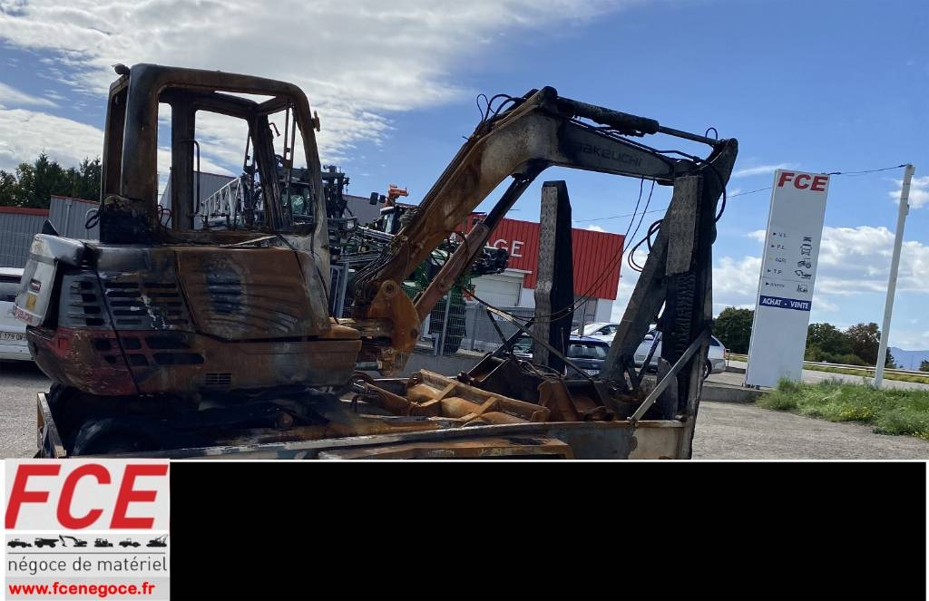 Takeuchi TB 250 + Brise roche et Godets endommagée - Мини багер: снимка 1 Takeuchi TB 250 + Brise roche et Godets endommagée - Мини багер: снимка 1