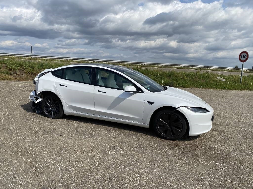 Tesla MODEL 3 5YJ3 Carte Grise Française endommagée - Лек автомобил: снимка 3 Tesla MODEL 3 5YJ3 Carte Grise Française endommagée - Лек автомобил: снимка 3