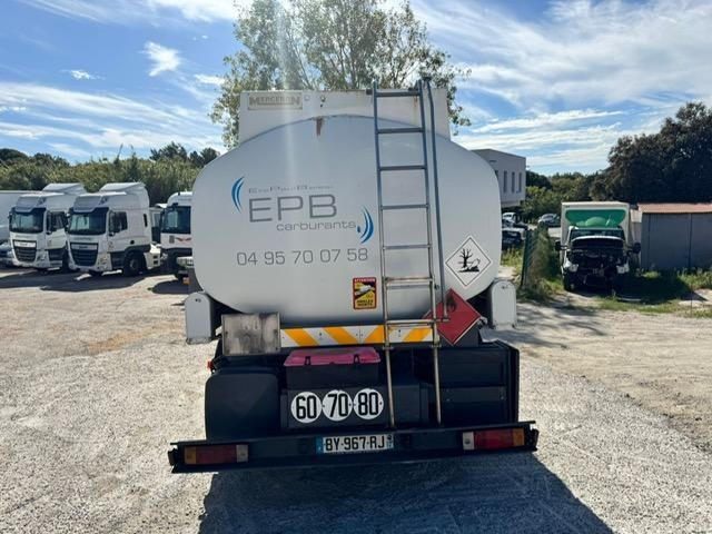 Renault MIDLUM 210 CITERNE MERCERON 11000 L 4 COMPARTIMENTS - Камион цистерна: снимка 3 Renault MIDLUM 210 CITERNE MERCERON 11000 L 4 COMPARTIMENTS - Камион цистерна: снимка 3