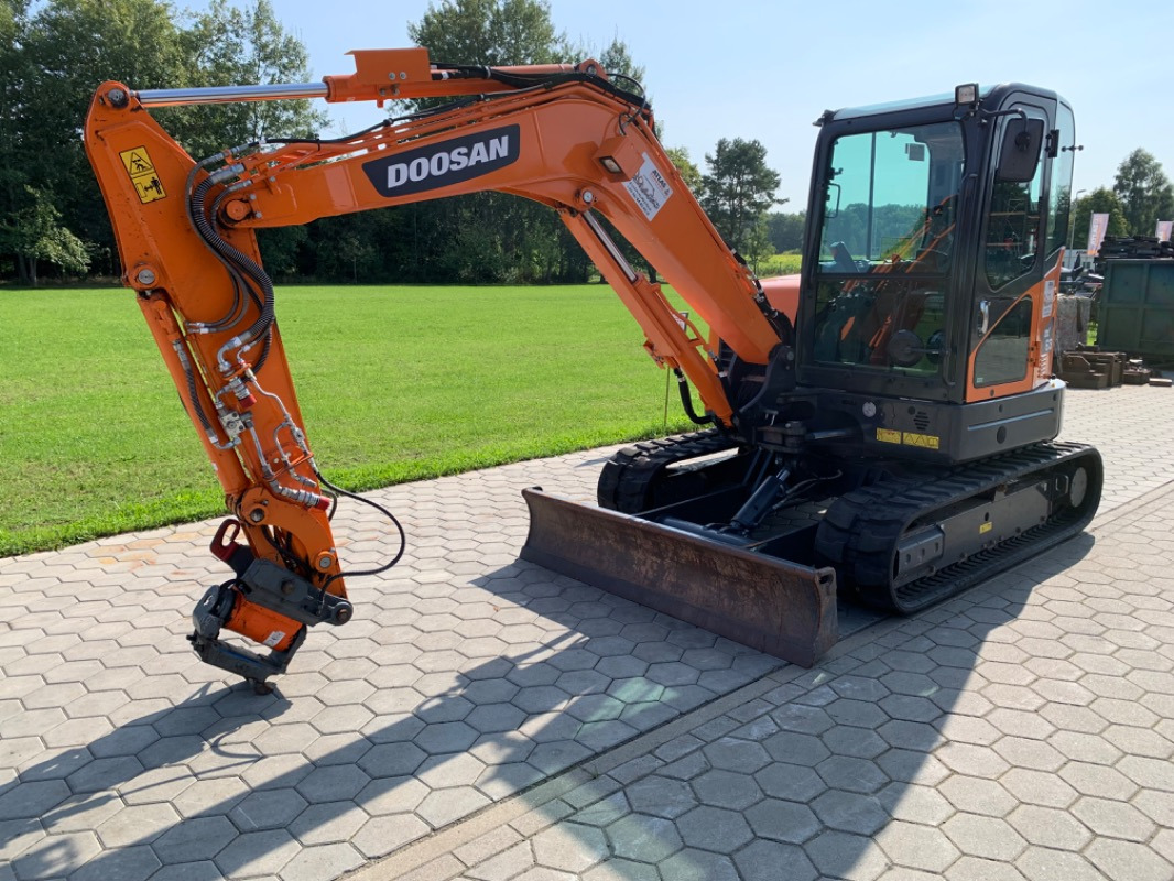 Doosan DX63-3 - Мини багер: снимка 1 Doosan DX63-3 - Мини багер: снимка 1