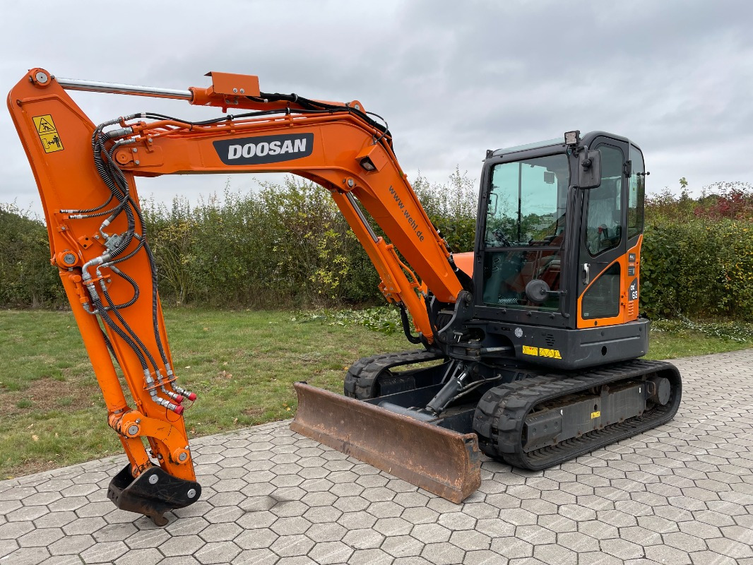 Doosan DX63-3 - Мини багер: снимка 1 Doosan DX63-3 - Мини багер: снимка 1