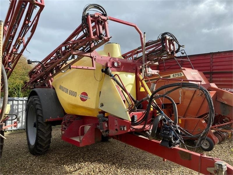 Hardi NAVIGATOR 6000L - Прикачна пръскачка: снимка 2 Hardi NAVIGATOR 6000L - Прикачна пръскачка: снимка 2