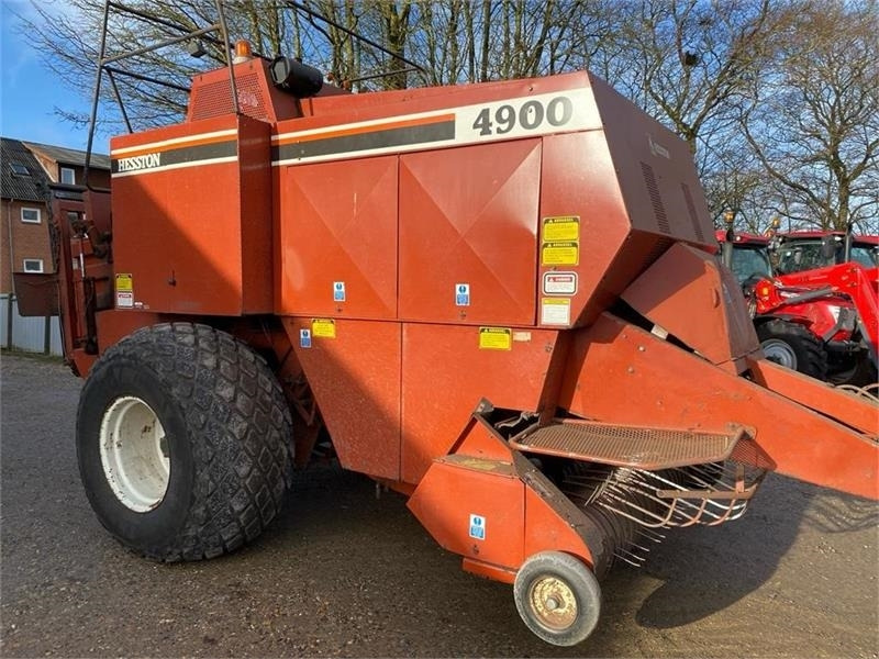 Hesston Hesston 4900 - Сламопреса за квадратни бали: снимка 1 Hesston Hesston 4900 - Сламопреса за квадратни бали: снимка 1