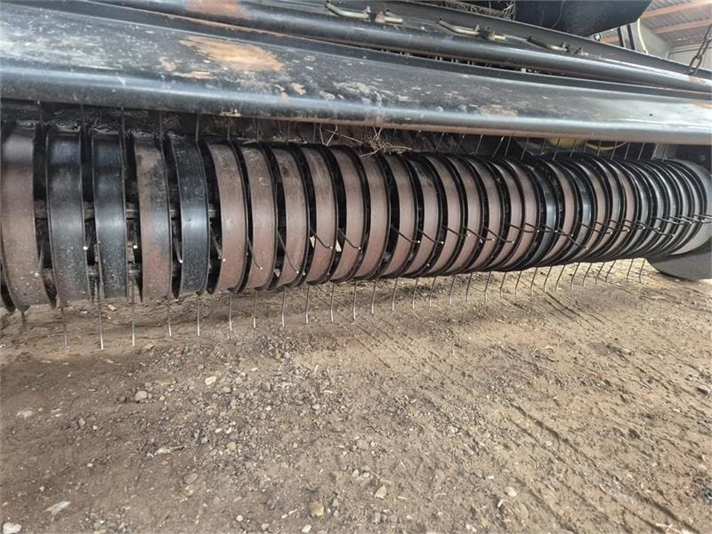 New Holland BR7070 med rotorsnitter Snitter - Рулонна сламопреса: снимка 4 New Holland BR7070 med rotorsnitter Snitter - Рулонна сламопреса: снимка 4