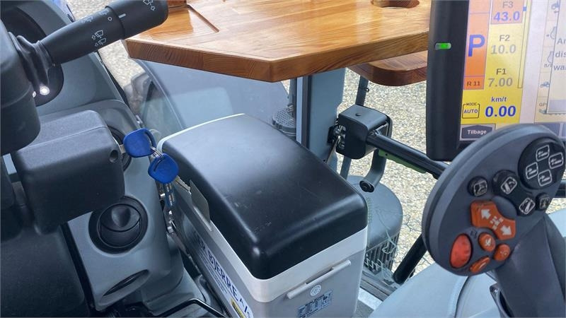 Трактор New Holland T7.270 AutoCommand T7.270: снимка 8