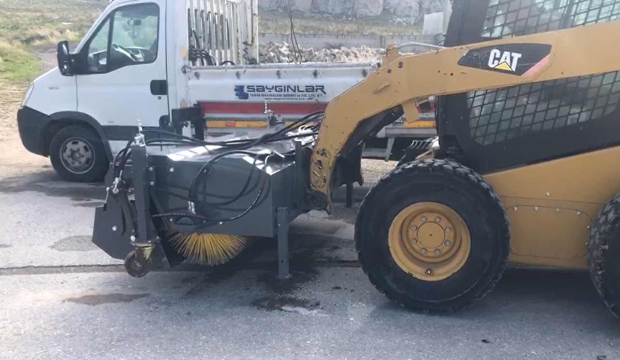 SAYGINLAR SKID STEER MOUNTED ROAD SWEEPER - Четка за Мини челен товарач: снимка 1 SAYGINLAR SKID STEER MOUNTED ROAD SWEEPER - Четка за Мини челен товарач: снимка 1