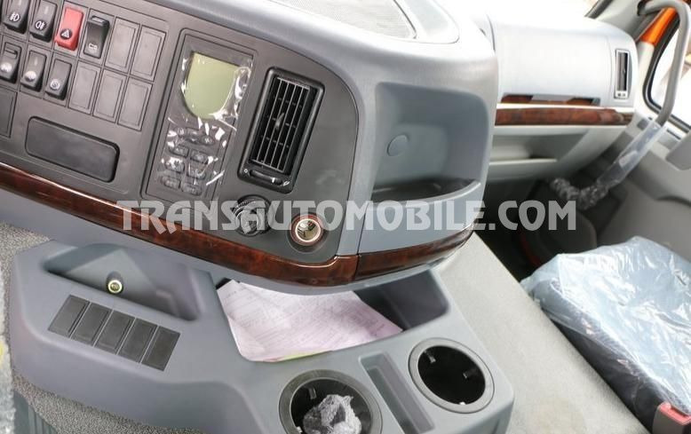 Sinotruk HOWO 6X6 ALL-WHEEL DRIVE - Влекач: снимка 4 Sinotruk HOWO 6X6 ALL-WHEEL DRIVE - Влекач: снимка 4