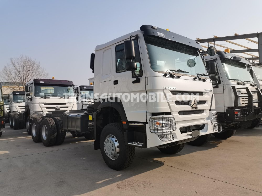 Sinotruk HOWO 6X6 ALL-WHEEL DRIVE - Влекач: снимка 1 Sinotruk HOWO 6X6 ALL-WHEEL DRIVE - Влекач: снимка 1