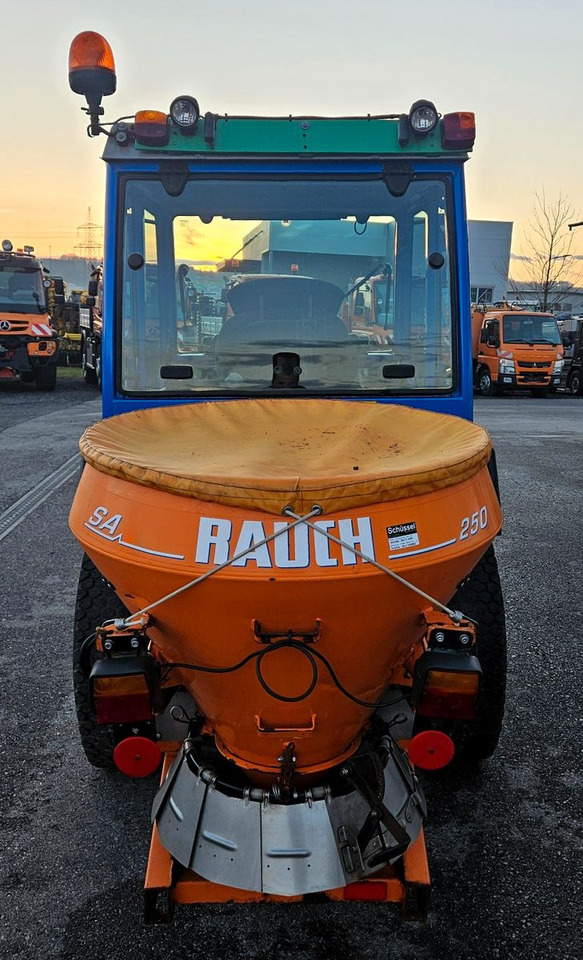 Iseki TH4295 AHL 4x4 Hydro Winterdienst - Трактор: снимка 4 Iseki TH4295 AHL 4x4 Hydro Winterdienst - Трактор: снимка 4